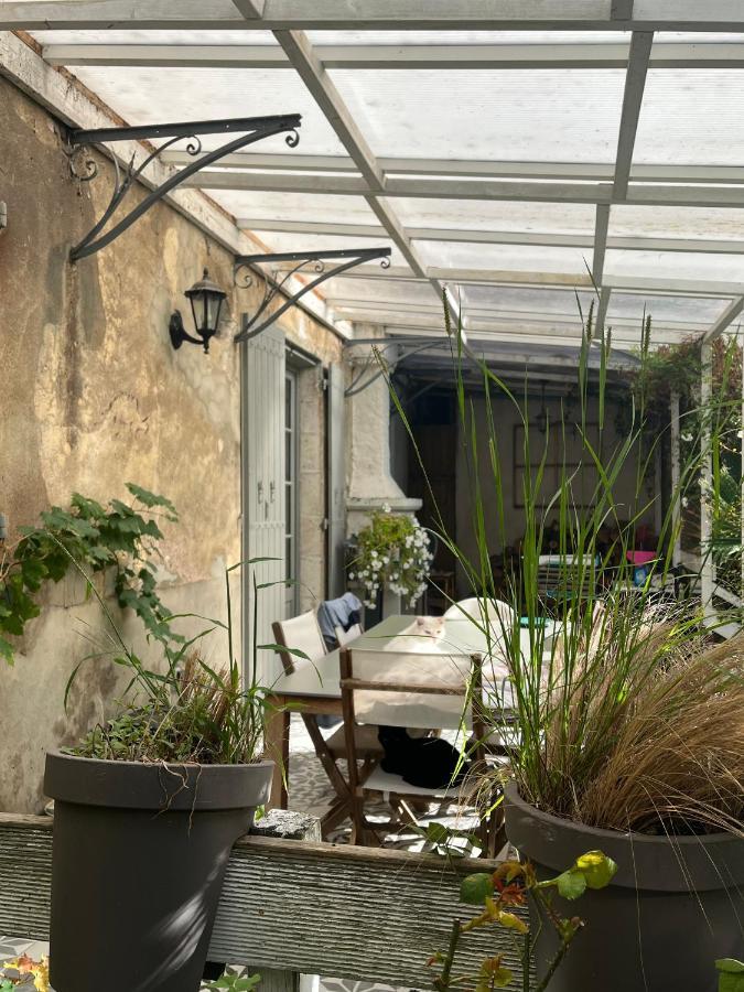 Chambre Paisible Dans Une Ancienne Batisse Renovee Issigeac Exterior foto